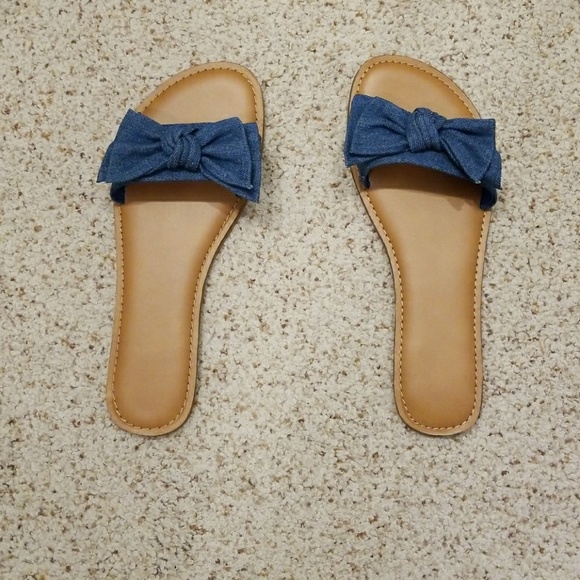 time and tru bow sandals